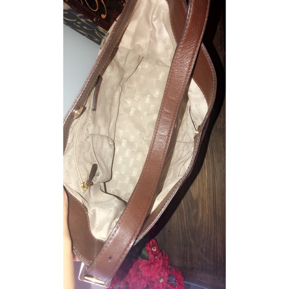 Michael Kors Millbrook Signature Tote - Picture 5 of 6